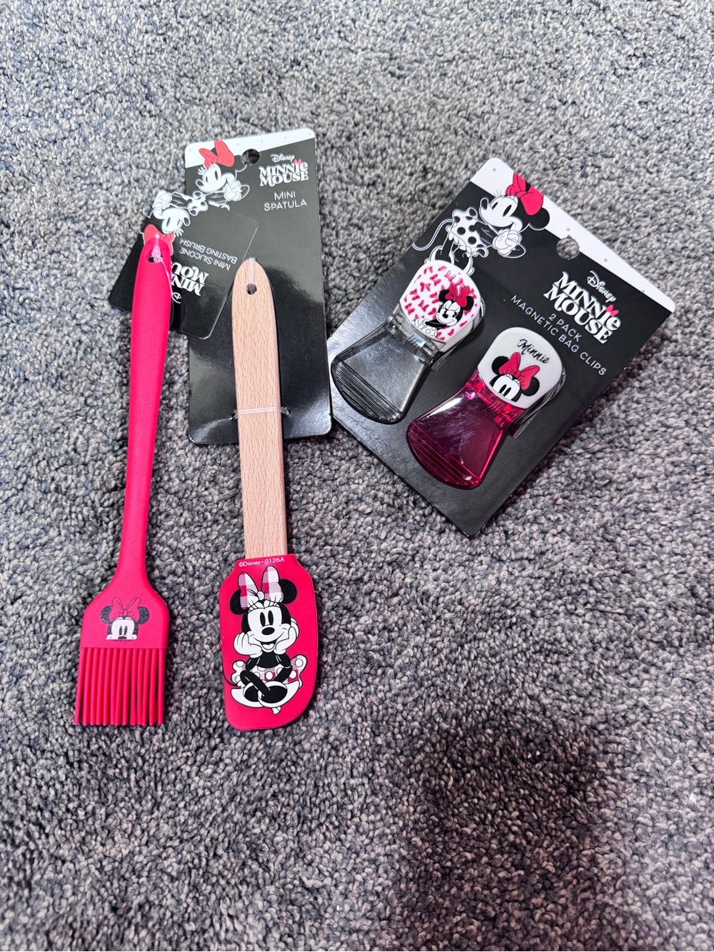 Disney Minnie Mouse Pink and Natural Wood Kitchen Utensil Set